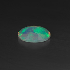 0,44 ctw natürlicher mehrfarbiger Opal, Oval Schliff, Transparent
