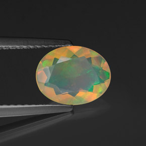 0,90 ctw natürlicher mehrfarbiger Opal, Oval Schliff, Transparent
