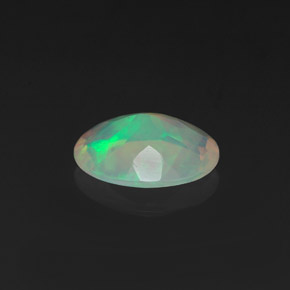 0,75 ctw natürlicher mehrfarbiger Opal, Oval Schliff, Transparent