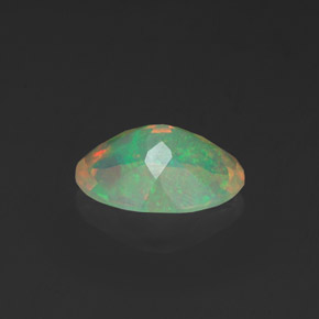 0,91 ctw natürlicher mehrfarbiger Opal, Oval Schliff, Transparent
