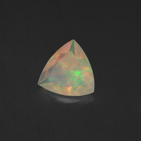 0,74 ctw natürlicher mehrfarbiger Opal, Trillion, Transparent