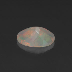 0,64 ctw natürlicher mehrfarbiger Opal, Oval Schliff, Transparent