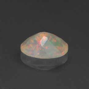 0,71 ctw natürlicher mehrfarbiger Opal, Oval Schliff, Transparent