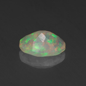 0,74 ctw natürlicher mehrfarbiger Opal, Oval Schliff, Transparent