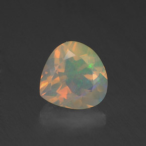 0,84 ctw natürlicher mehrfarbiger Opal, Birnenform, Transparent
