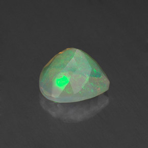 0,84 ctw natürlicher mehrfarbiger Opal, Birnenform, Transparent