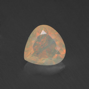 0,67 ctw natürlicher mehrfarbiger Opal, Birnenform, Transparent