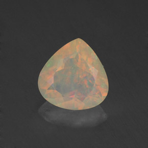 0,67 ctw natürlicher mehrfarbiger Opal, Birnenform, Transparent
