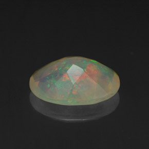 1,25 ctw natürlicher mehrfarbiger Opal, Oval Schliff, Transparent