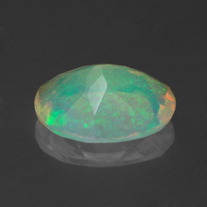 1,38 ctw natürlicher mehrfarbiger Opal, Oval Schliff, Transparent