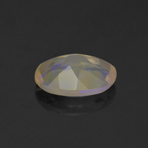 0,74 ctw natürlicher mehrfarbiger Opal, Oval Schliff, Transparent