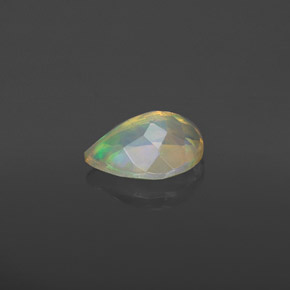 0,74 ctw natürlicher mehrfarbiger Opal, Birnenform, Transparent