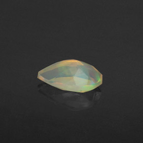 0,58 ctw natürlicher mehrfarbiger Opal, Birnenform, Transparent