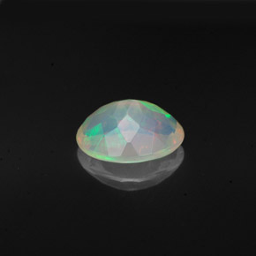 0,98 ctw natürlicher mehrfarbiger Opal, Oval Schliff, Transparent