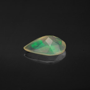 0,87 ctw natürlicher mehrfarbiger Opal, Birnenform, Transparent