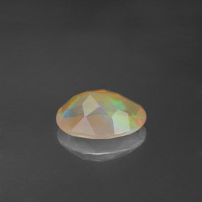 0,70 ctw natürlicher mehrfarbiger Opal, Transparent, Transparent / Lichtdurchlässig