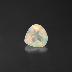 0,61 ctw natürlicher mehrfarbiger Opal, Transparent, Transparent / Lichtdurchlässig