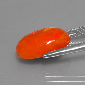 5,33 ctw natürlicher orangefarbener Opal, Oval Schliff, Lichtdurchlässig