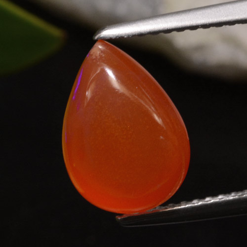 9,17 ctw natürlicher Intensives Rot-Orange Opal, Birnenform, Lichtdurchlässig