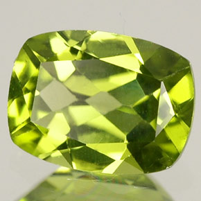 1,45 ctw natürlicher grüner Peridot, Kissenschliff, VVS-VS