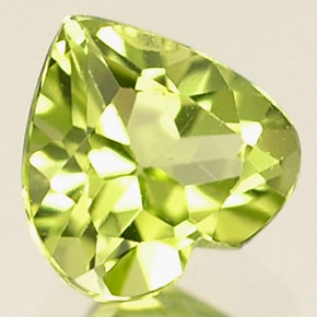 0,50 ctw natürlicher grüner Peridot, Herzform, VVS-VS