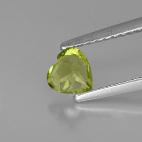 0,49 ctw natürlicher grüner Peridot, Herzform, VS