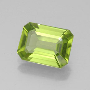 1,95 ctw natürlicher grüner Peridot, Smaragdschliff, VVS