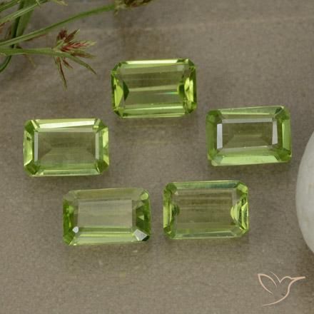 2.66ctw Natürlicher Leichtes lebendiges Grün Peridot, Smaragdschliff, VVS-VS