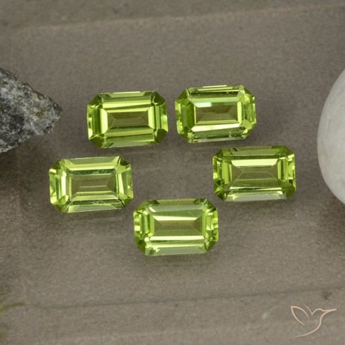 2.68ctw Natürlicher Mittelgrün Peridot, Smaragdschliff, VVS-VS