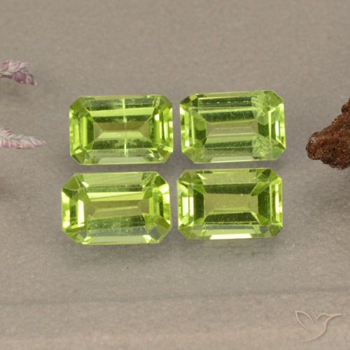 2.39ctw Natürlicher Mittelgrün Peridot, Smaragdschliff, VVS-VS