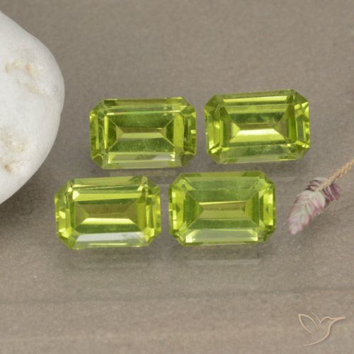 2.56ctw Natürlicher Mittelgrün Peridot, Smaragdschliff, VVS-VS