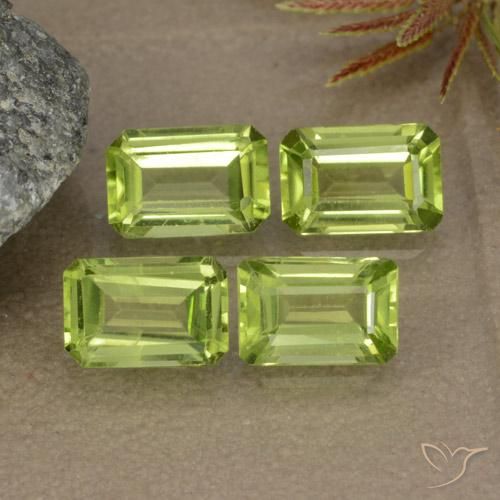 2.56ctw Natürlicher Lebendiges grün Peridot, Smaragdschliff, VVS-VS