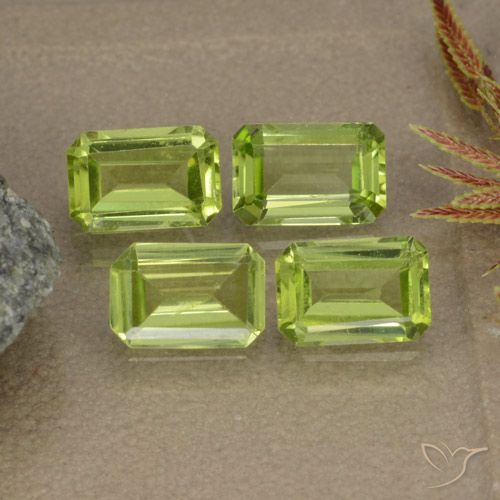2.43ctw Natürlicher Lebendiges grün Peridot, Smaragdschliff, VVS-VS