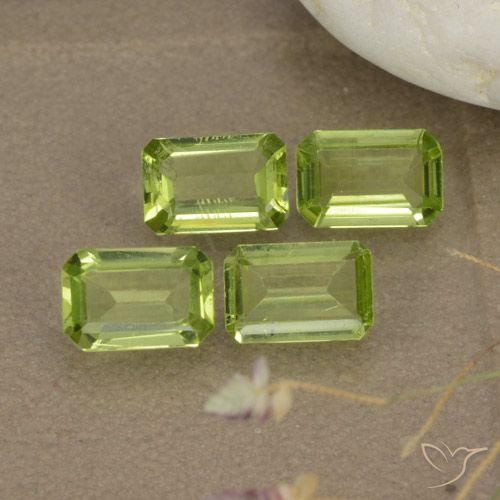 1.98ctw Natürlicher Mittelgrün Peridot, Smaragdschliff, VVS-VS