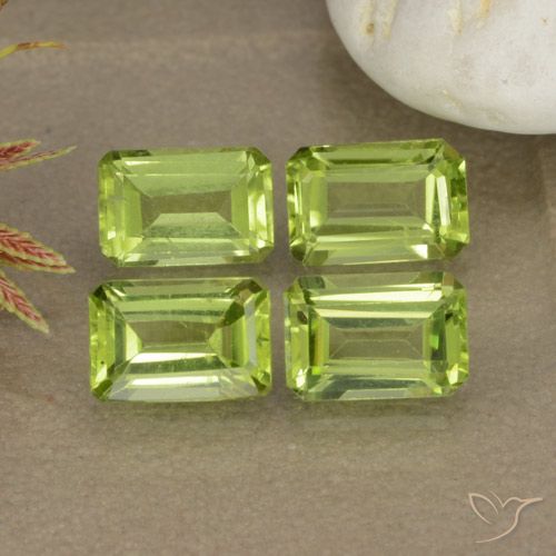 2.58ctw Natürlicher Lebendiges grün Peridot, Smaragdschliff, VVS-VS