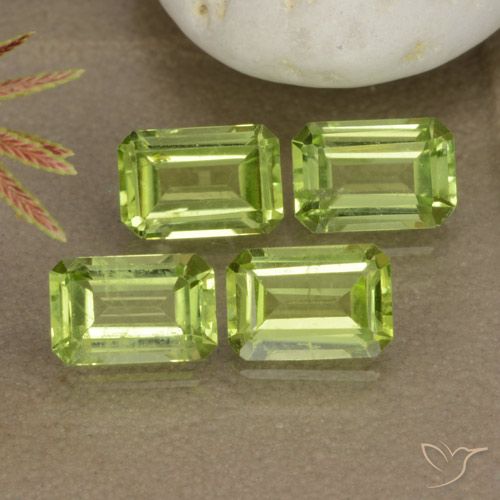 2.62ctw Natürlicher Lebendiges grün Peridot, Smaragdschliff, VVS-VS