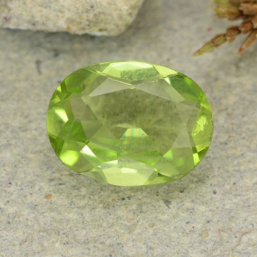 1,20 ctw natürlicher grüner Peridot, Oval Schliff, VS