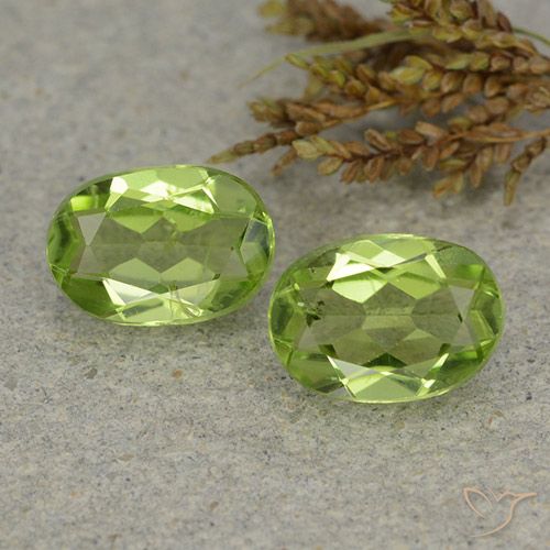2.35ctw Natürlicher Mittelgrün Peridot, Oval, VS