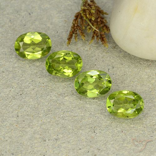 4.90ctw Natürlicher Lebendiges grün Peridot, Oval, VS