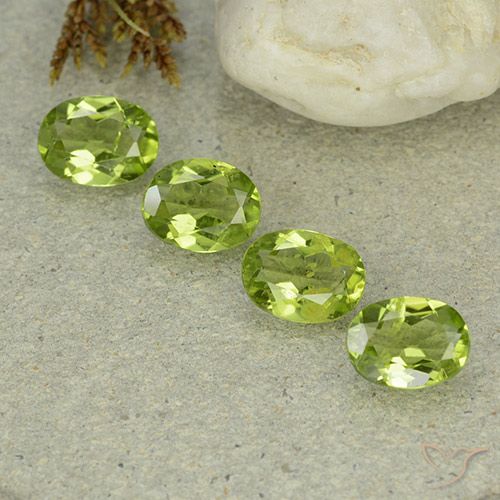 4.90ctw Natürlicher Mittelgrün Peridot, Oval, VS