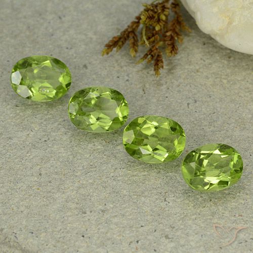 5.53ctw Natürlicher Lebendiges grün Peridot, Oval, VS