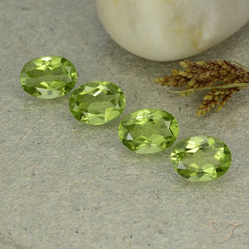 4.98ctw Natürlicher Mittelgrün Peridot, Oval, VS