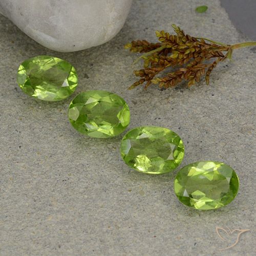 4.95ctw Natürlicher Lebendiges grün Peridot, Oval, VS