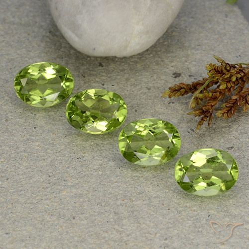 5.34ctw Natürlicher Lebendiges grün Peridot, Oval, VS