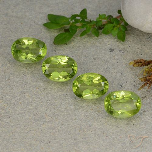 5.16ctw Natürlicher Mittelgrün Peridot, Oval, VS