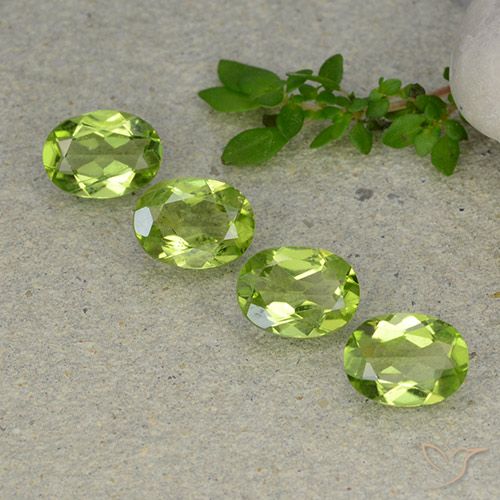 4.86ctw Natürlicher Lebendiges grün Peridot, Oval, VS