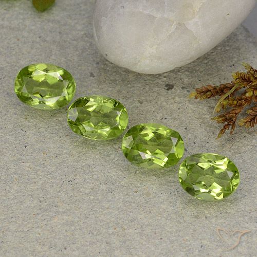 5.26ctw Natürlicher Mittelgrün Peridot, Oval, VS