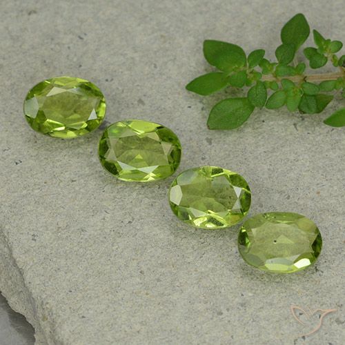 4.56ctw Natürlicher Lebendiges grün Peridot, Oval, VS