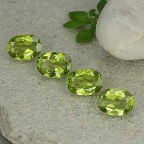 4.90ctw Natürlicher Lebendiges grün Peridot, Oval, VS