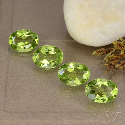 5.26ctw Natürlicher Mittelgrün Peridot, Oval, VS